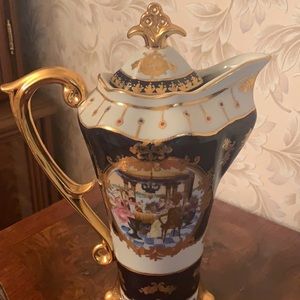 Victorian Classic style vase/pitcher